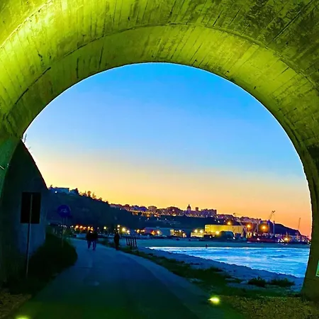 Lido Riccio 度假居 奥托纳